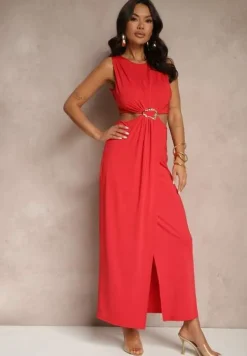 Czerwona Sukienka z Wiskozą Metalową Ozdobą i Wycięciami po Bokach Odivane