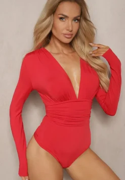 Czerwone Body z Wiskozą Ozdobione Marszczeniem i Głębokim Dekoltem Labona
