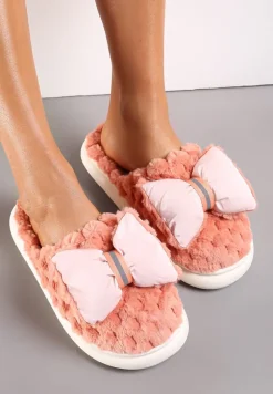 Czerwone Ciepłe Kapcie Futrzane Ozdobione Tłoczeniem i Kokardką Davelle