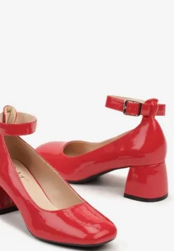 Czerwone Czółenka Lakierowane na Słupku z Paskiem Wokół Kostki Firiera