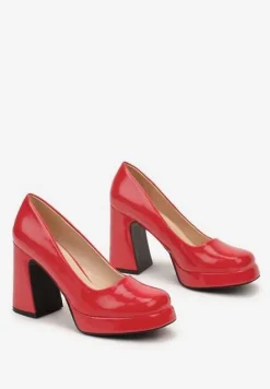 Czerwone Czółenka na Obcasie z Kwadratowym Noskiem i Lakierowanym Połyskiem Viaella