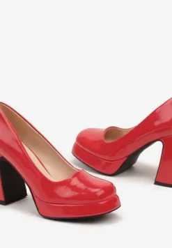 Czerwone Czółenka na Obcasie z Kwadratowym Noskiem i Lakierowanym Połyskiem Viaella
