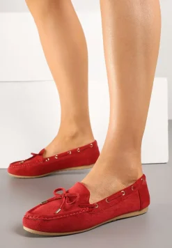 Czerwone Mokasyny z Ekozamszu Zdobione Wiązaniem z Kokardą Sonilora