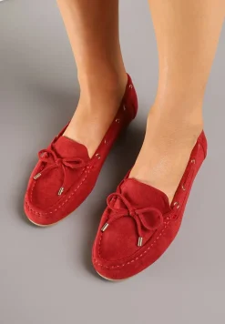 Czerwone Mokasyny z Ekozamszu Zdobione Wiązaniem z Kokardą Sonilora