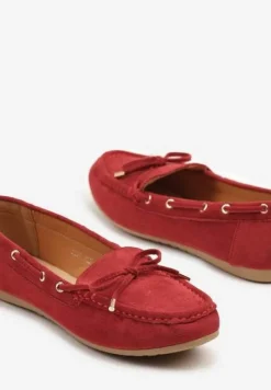Czerwone Mokasyny z Ekozamszu Zdobione Wiązaniem z Kokardą Sonilora