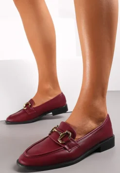 Czerwone Mokasyny z Okrągłym Noskiem i Klamerką Vosovee