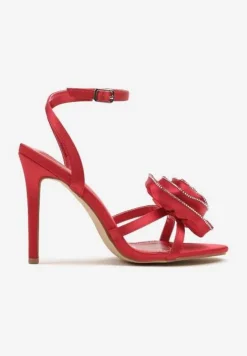 Czerwone Sandały z Aplikacją w Kształcie Kwiatka z Cyrkoniami na Szpilce Zianelle