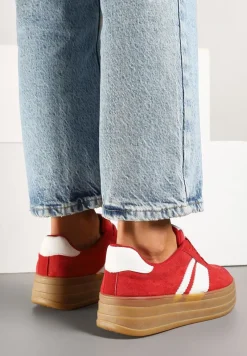 Czerwone Sneakersy Kultowe Tenisówki z Ozdobnymi Paskami Vandell
