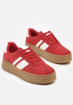 Czerwone Sneakersy Kultowe Tenisówki z Ozdobnymi Paskami Vandell