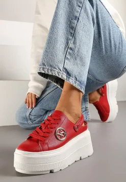 Czerwone Sneakersy Vices na Platformie z Tłoczeniem Paskiem na Pięcie i Metaliczną Aplikacją Selfedi