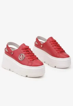 Czerwone Sneakersy Vices na Platformie z Tłoczeniem Paskiem na Pięcie i Metaliczną Aplikacją Selfedi