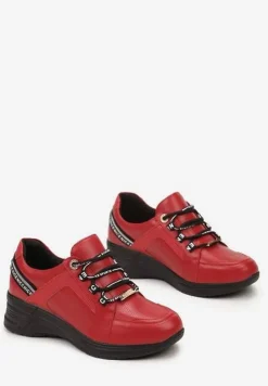 Czerwone Sneakersy ze Skórzaną Wkładką Ozdobione Napisami na Koturnie Dorvalia