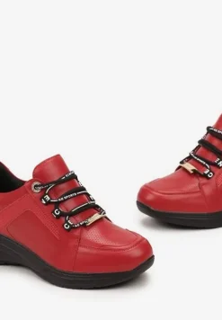 Czerwone Sneakersy ze Skórzaną Wkładką Ozdobione Napisami na Koturnie Dorvalia