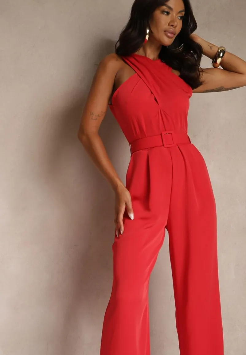 Czerwony Kombinezon z Paskiem z Klamrą i Marszczeniem Dolavelle