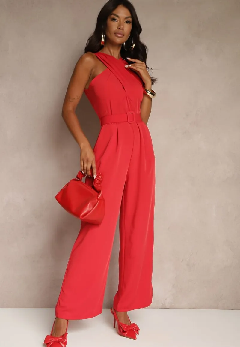 Czerwony Kombinezon z Paskiem z Klamrą i Marszczeniem Dolavelle