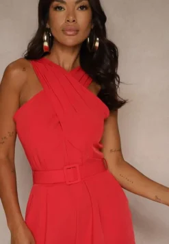 Czerwony Kombinezon z Paskiem z Klamrą i Marszczeniem Dolavelle