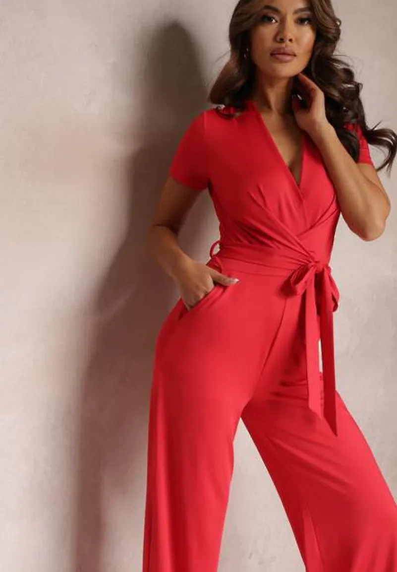 Czerwony Wiązany Kombinezon z Długimi Nogawkami i Kopertowym Dekoltem Adithia