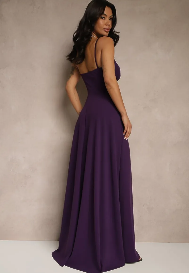 Fioletowa Elegancka Sukienka o Rozkloszowanym Kroju z Rozcięciem na Ramiączkach z Kopertowym Dekoltem Winelia