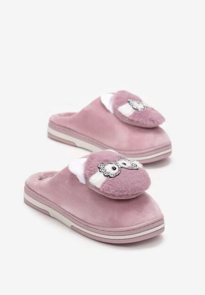 Fioletowe Futrzane Kapcie z Ozdobną Naszywką Oklonna