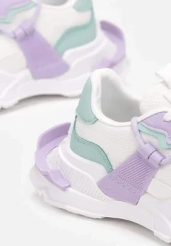 Fioletowe Sneakersy z Ozdobnym Sznurowaniem i Taśmami Larvel