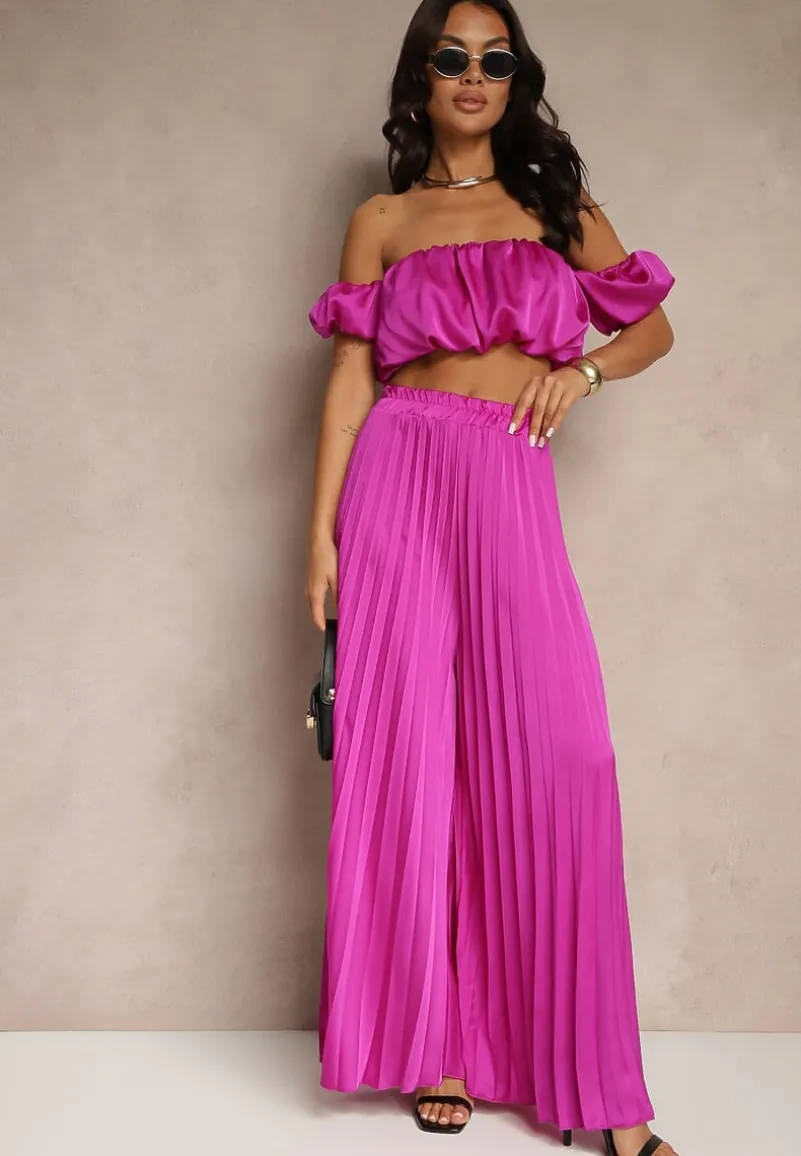 Fioletowy Satynowy Komplet Bufiasta Bluzka Typu Hiszpanka i Spodnie z Plisami Mevisaura