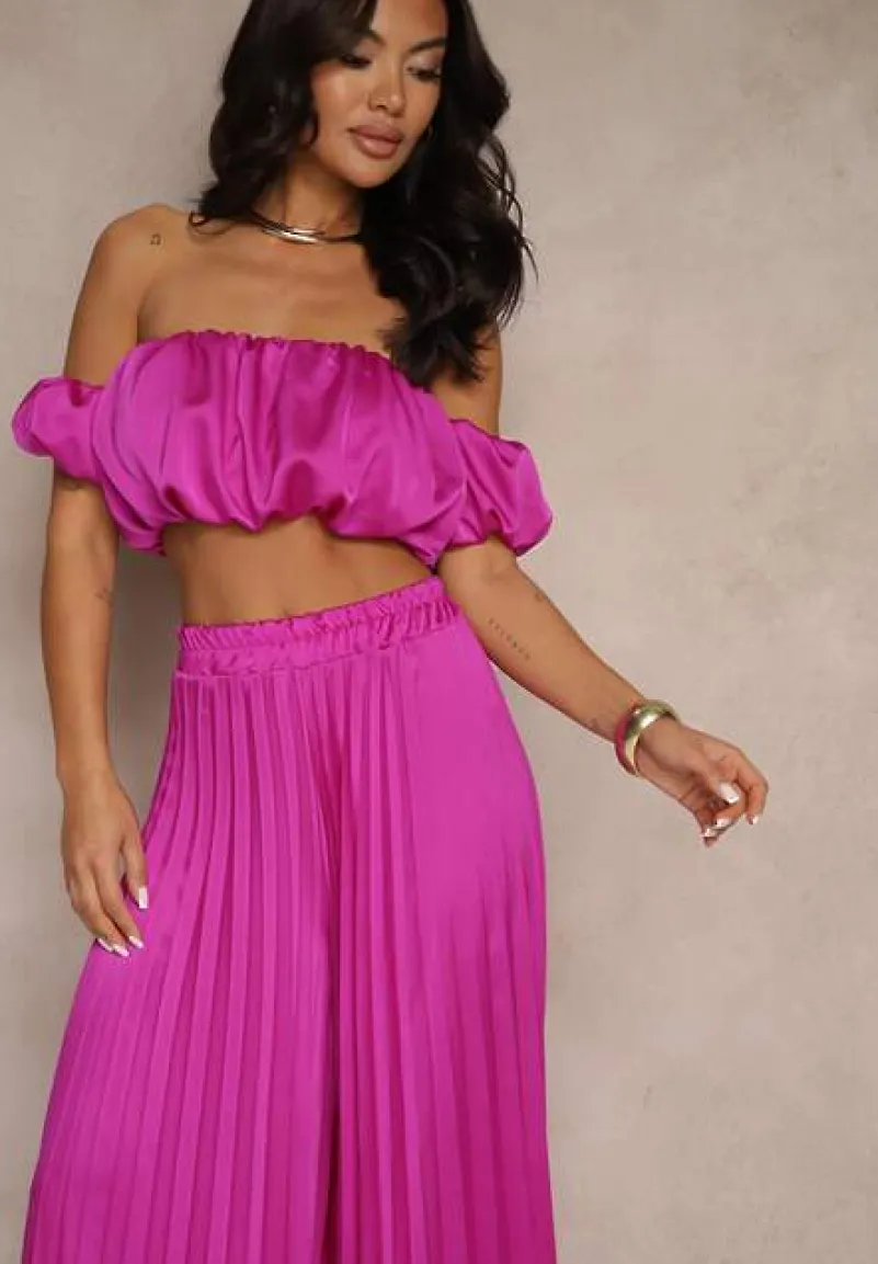 Fioletowy Satynowy Komplet Bufiasta Bluzka Typu Hiszpanka i Spodnie z Plisami Mevisaura