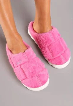 Fuksjowe Płaskie Futrzane Kapcie z Geometrycznym Wzorem Naoritha