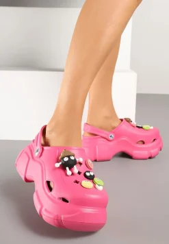 Fuksjowe Piankowe Klapki na Platformie z Uroczymi Przypinkami Osallie