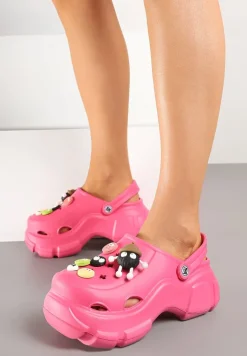 Fuksjowe Piankowe Klapki na Platformie z Uroczymi Przypinkami Osallie