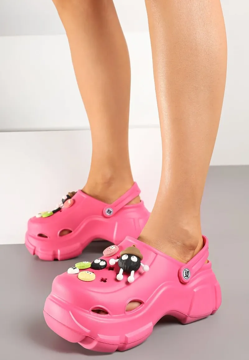 Fuksjowe Piankowe Klapki na Platformie z Uroczymi Przypinkami Osallie