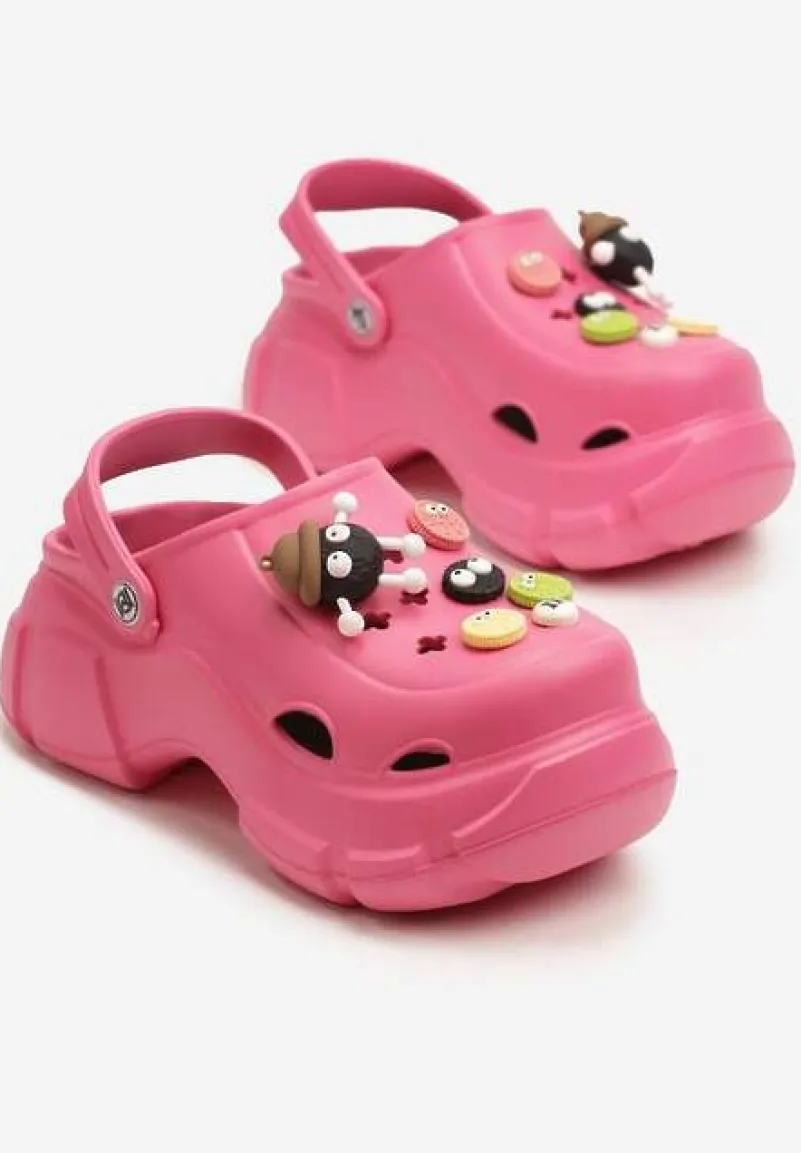 Fuksjowe Piankowe Klapki na Platformie z Uroczymi Przypinkami Osallie