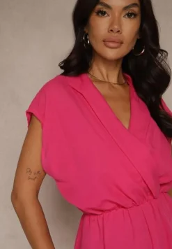 Fuksjowy Krótki Kombinezon z Kopertowym Dekoltem z Wiskozy Ariamia