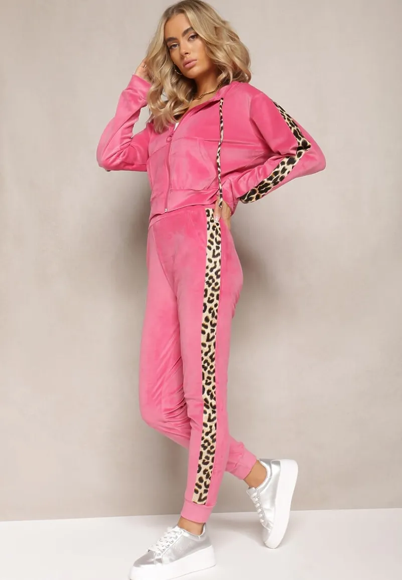 Fuksjowy Welurowy Komplet Dresowy Ozdobiony Lampasami w Cętki Anilwo