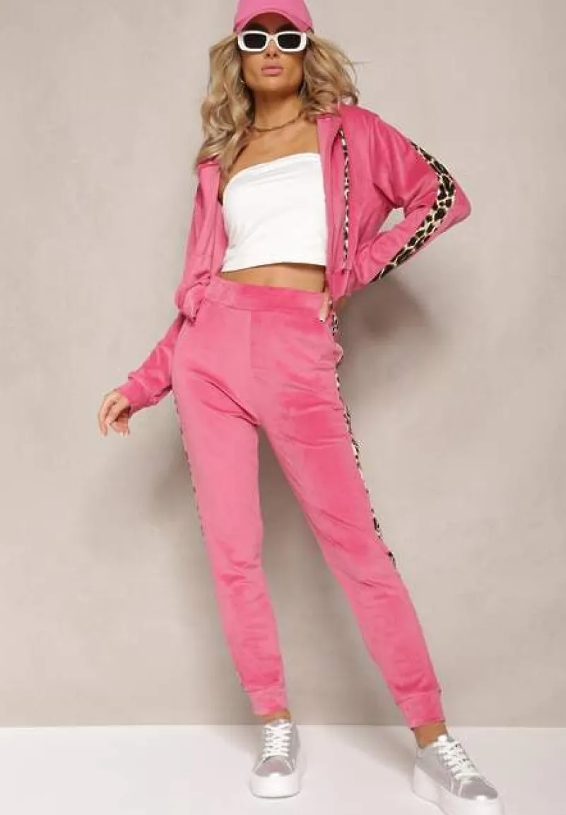 Fuksjowy Welurowy Komplet Dresowy Ozdobiony Lampasami w Cętki Anilwo