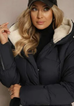 Granatowa Długa Kurtka Pikowana z Kapturem Wiązana w Pasie Neanethra