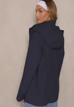 Granatowa Kurtka w Stylu Wiatrówki z Odpinanym Kapturem Ndivena