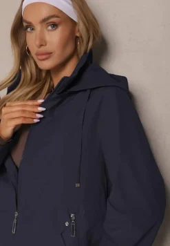 Granatowa Kurtka w Stylu Wiatrówki z Odpinanym Kapturem Ndivena
