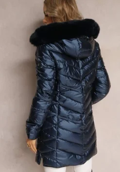 Granatowa Ocieplona Kurtka Pikowana z Kapturem i Futrzanym Kołnierzem Varella