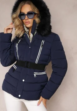 Granatowa Pikowana Kurtka z Paskiem i Kapturem z Futerkiem Biomere