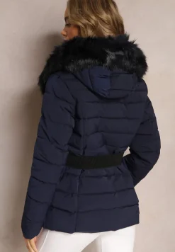 Granatowa Pikowana Kurtka z Paskiem i Kapturem z Futerkiem Biomere