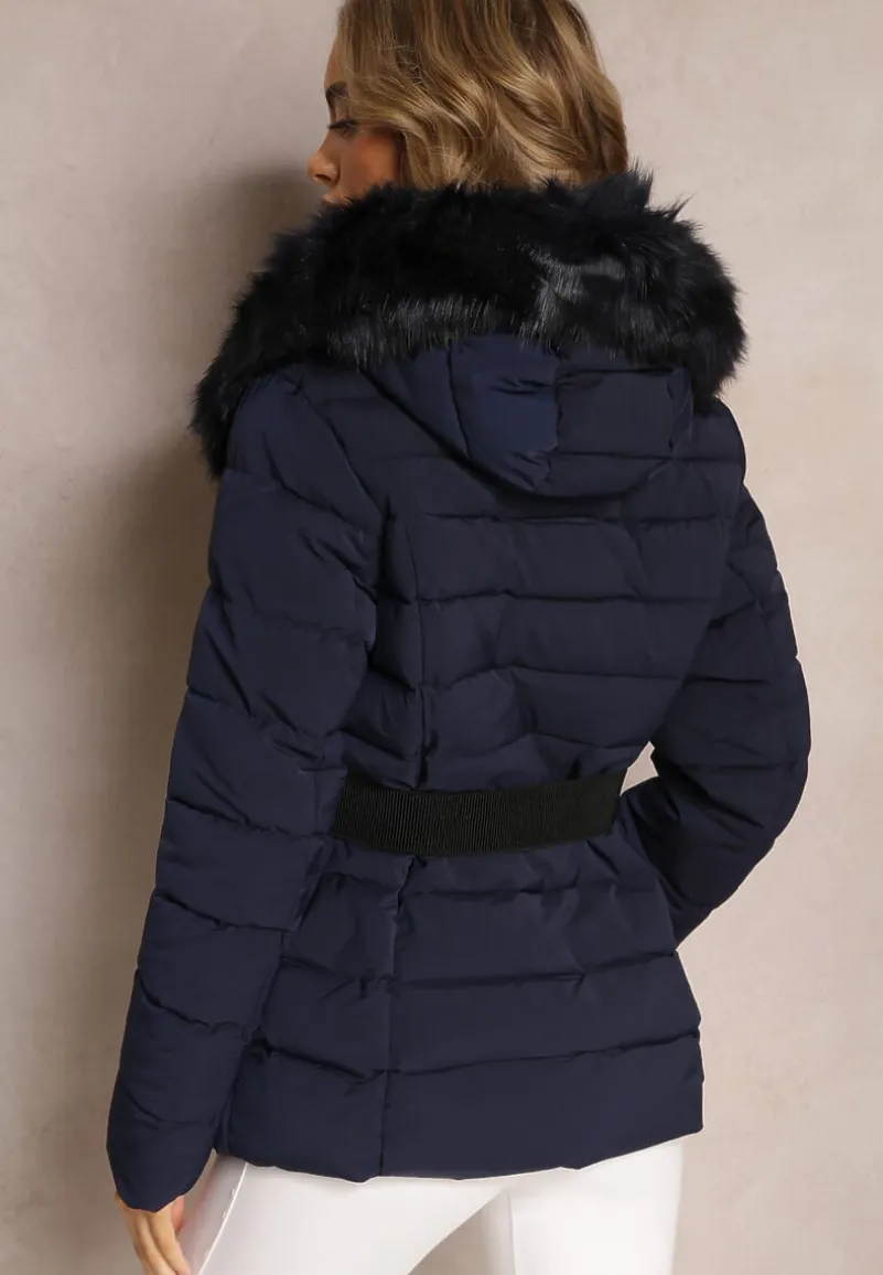 Granatowa Pikowana Kurtka z Paskiem i Kapturem z Futerkiem Biomere