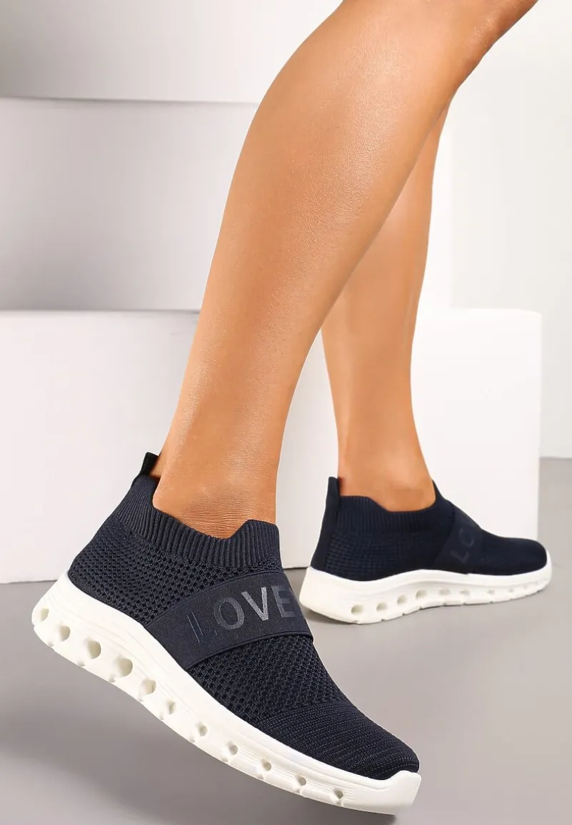 Granatowe Buty Sportowe z Napisem LOVE i Elastyczną Cholewką Alaissa