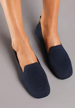 Granatowe Casualowe Mokasyny na Płaskiej Podeszwie Ozdobione Perforacją Klanesha