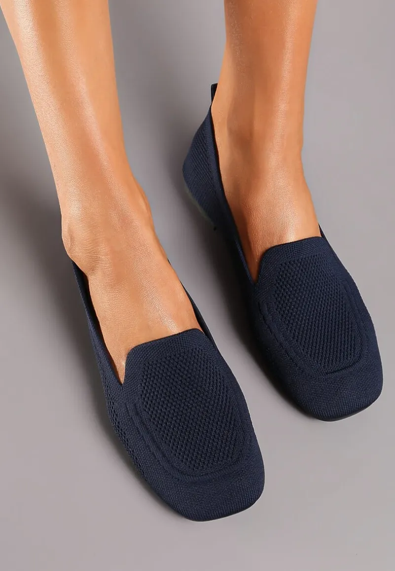 Granatowe Casualowe Mokasyny na Płaskiej Podeszwie Ozdobione Perforacją Klanesha