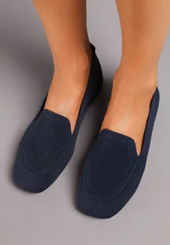 Granatowe Casualowe Mokasyny na Płaskiej Podeszwie Ozdobione Perforacją Klanesha