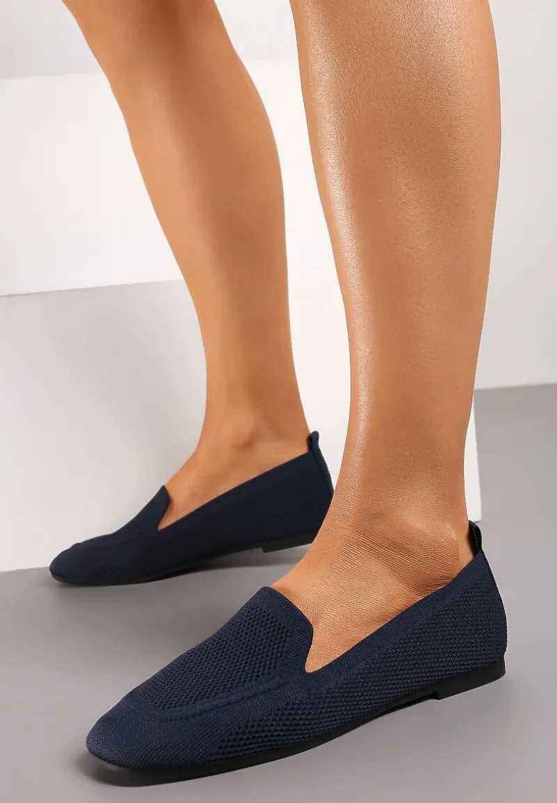 Granatowe Casualowe Mokasyny na Płaskiej Podeszwie Ozdobione Perforacją Klanesha