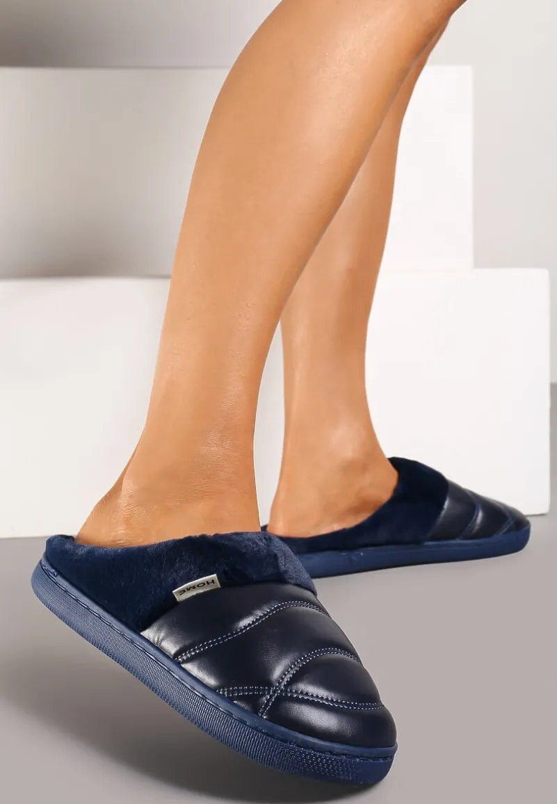 Granatowe Kapcie Vices na Płaskiej Podeszwie z Futerkiem i Pikowaniem Equaravia