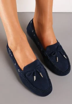 Granatowe Mokasyny Ozdobione Wiązaniami i Kokardką na Froncie Cimella