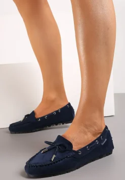 Granatowe Mokasyny Ozdobione Wiązaniami i Kokardką na Froncie Cimella