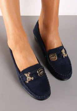 Granatowe Półbuty na Koturnie w Stylu Mokasynów Wykończone Metaliczną Aplikacją Navisaria